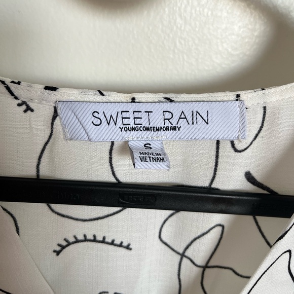 Sweet Rain Blouse - Picture 2 of 2